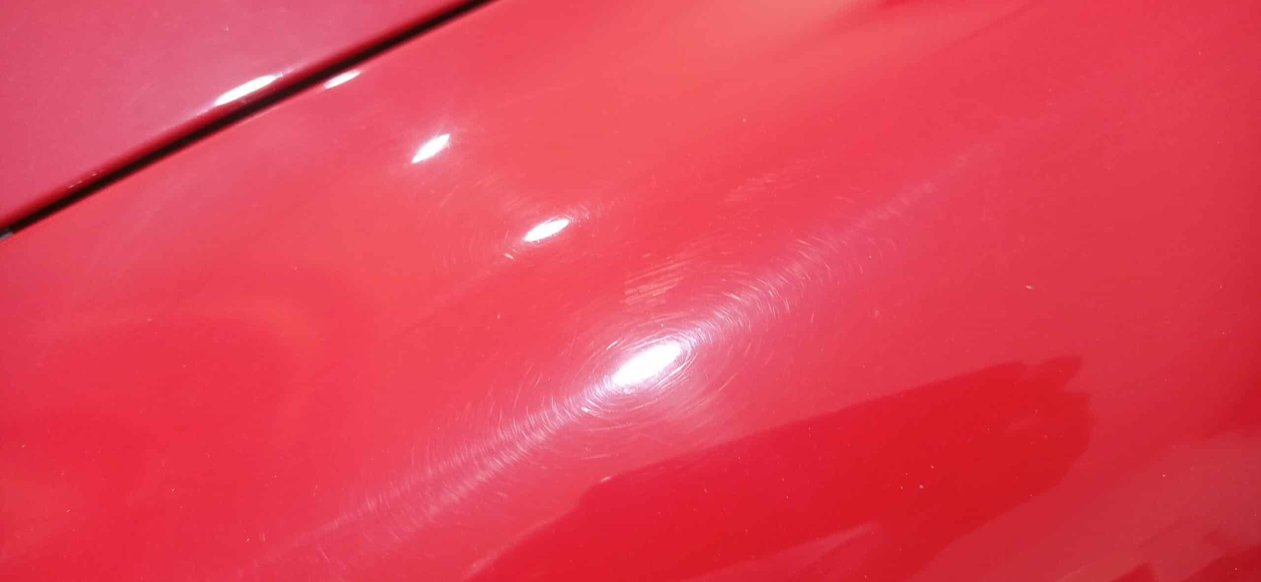 Die Waschanlagen-Falle: Warum dein Autolack stumpf wird (und wie wir ihn retten)